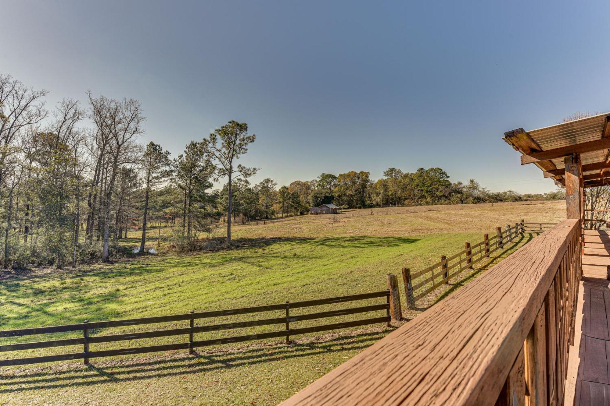 Pet-Friendly Opp Vacation Rental With Spacious Deck! Exterior photo