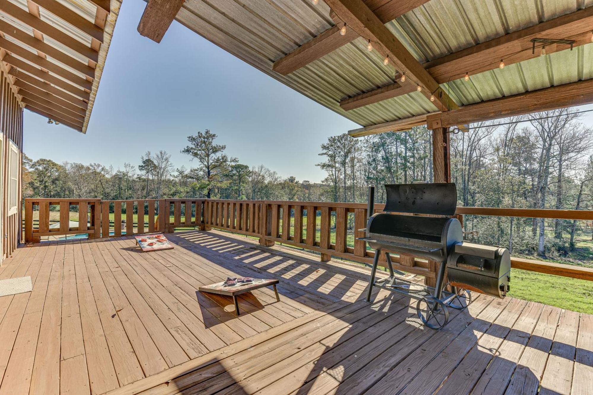 Pet-Friendly Opp Vacation Rental With Spacious Deck! Exterior photo